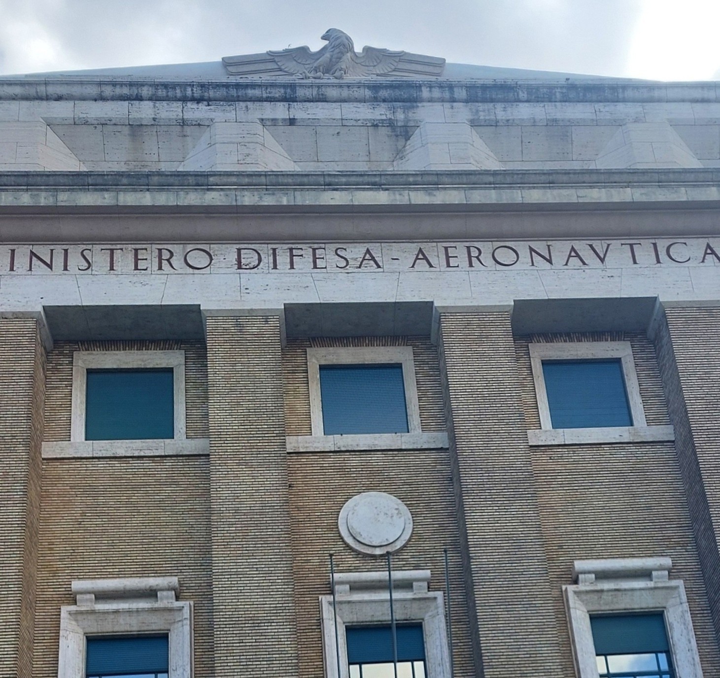 un volo d'uccello «Storico Filatelico» sul Palazzo dell'Aeronautica