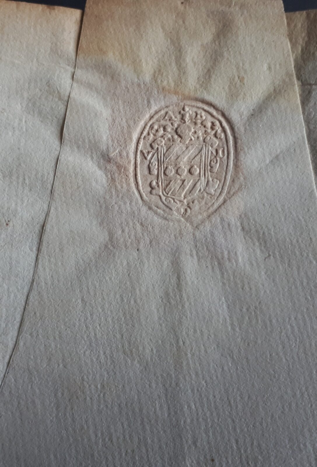 Foglio 1, Recto, particolare, bollo a secco su nizza