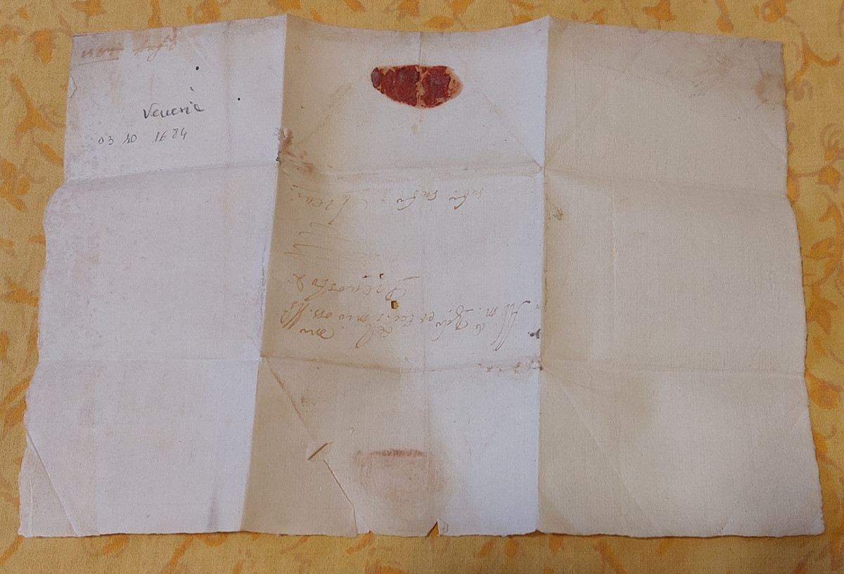 Foglio 1, Recto — indirizzo mittente, bollo a secco di chiusura, annotazione Venezia