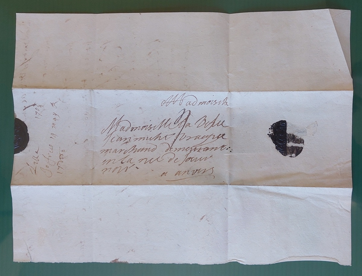 Foglio 1 recto, destinatario, sigilli ceralacca nera, tassazione